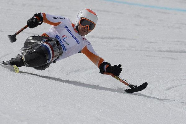 08-03-2014 SKIEN: PARALYMPISCHE WINTERSPELEN SOTSJI: PARALYMPIC GAMES SOCHI: Kees Jan van der Klooster. Afdaling. Downhill. Foto: Mathilde Dusol